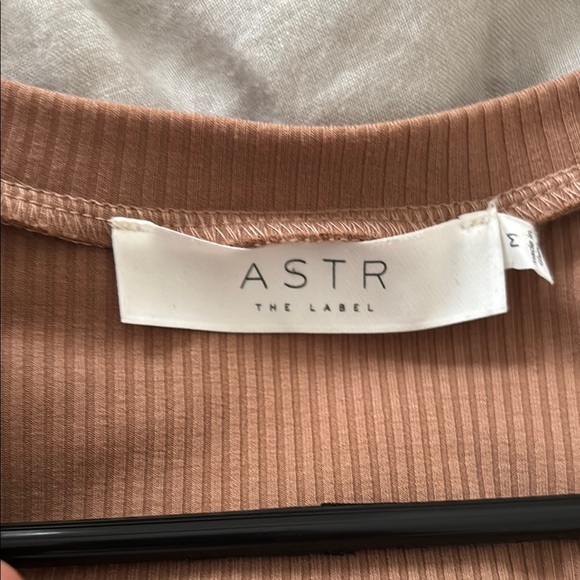 ASTR The Label Ribbed Henley Button Bodysuit Taupe Size M - Picture 2 of 5